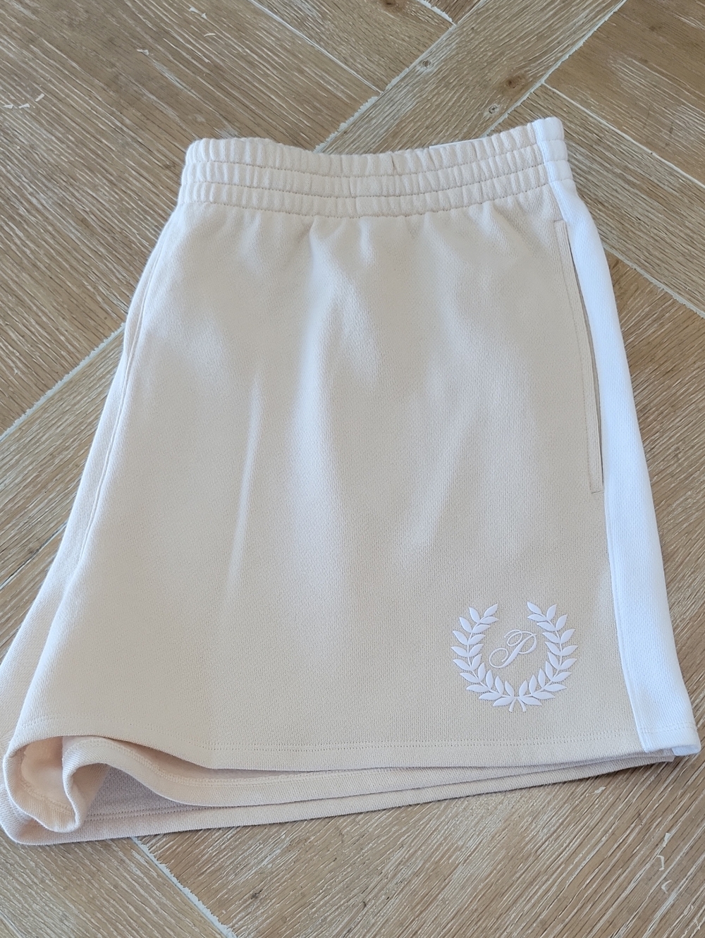 PINK Victoria's Secret Ivy Fleece Sweatshorts Beige Crest Logo XXL NWT